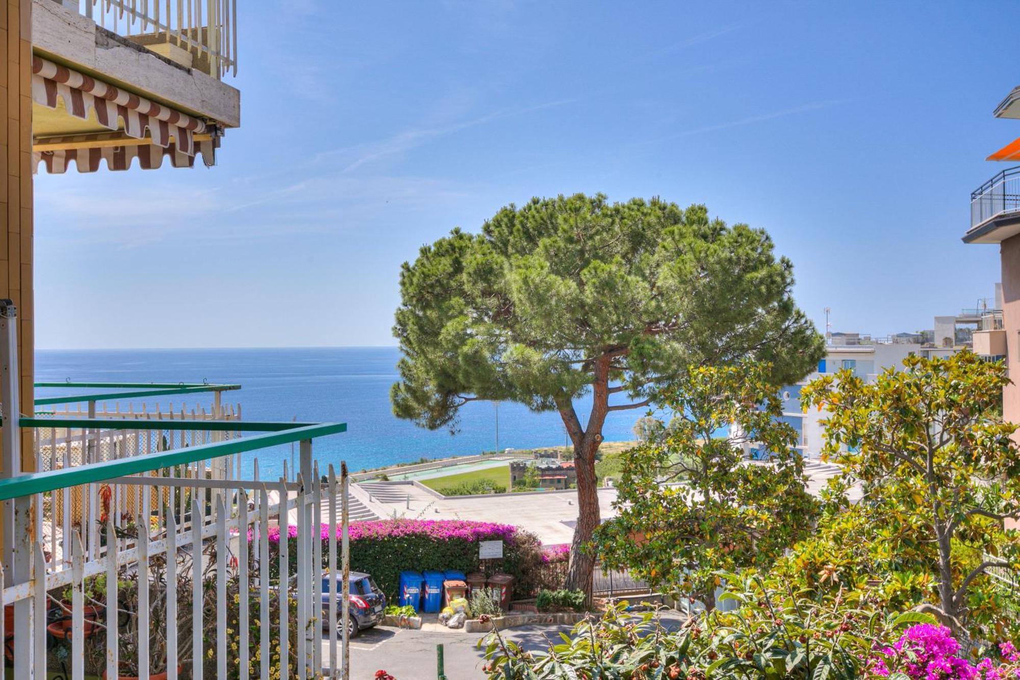 Casa Emma With Sea Glimpse - Happy Apartment